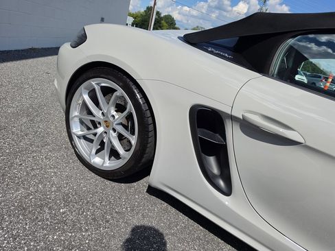 Used 2021 Porsche 718 Boxster Spyder RWD image 13