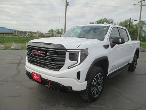 Used 2025 GMC Sierra 1500 AT4 w/ AT4 Premium Package image 11