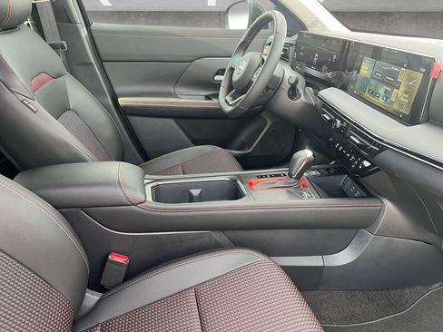 New 2025 Nissan Kicks SR w/ SR Premium Package image 24