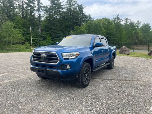 Used 2018 Toyota Tacoma SR5 AWD/4WD image 7
