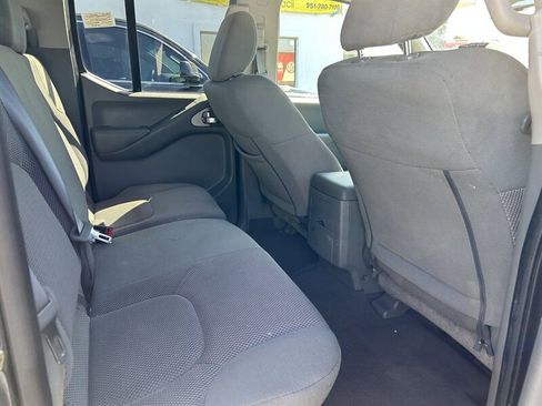 Used 2020 Nissan Frontier SV w/ Midnight Edition Floor Mats image 21
