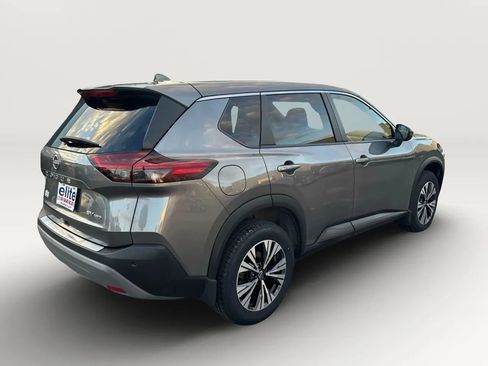 Used 2023 Nissan Rogue SV image 3