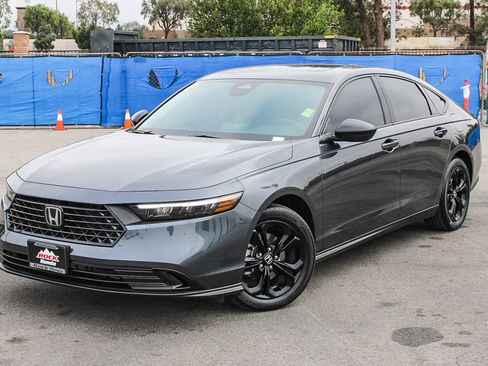 Used 2025 Honda Accord SE image 1
