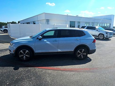 Used 2018 Volkswagen Tiguan SEL FWD image 3