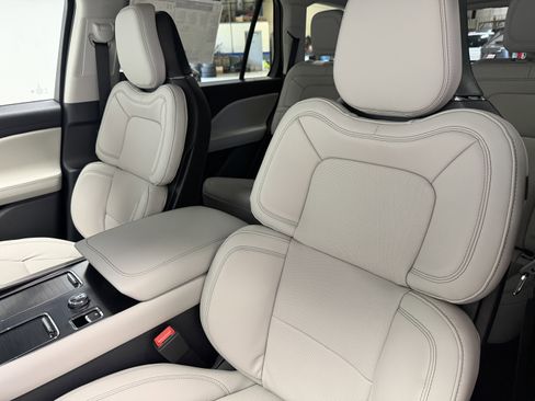 New 2026 Lincoln Aviator Reserve AWD/4WD image 19