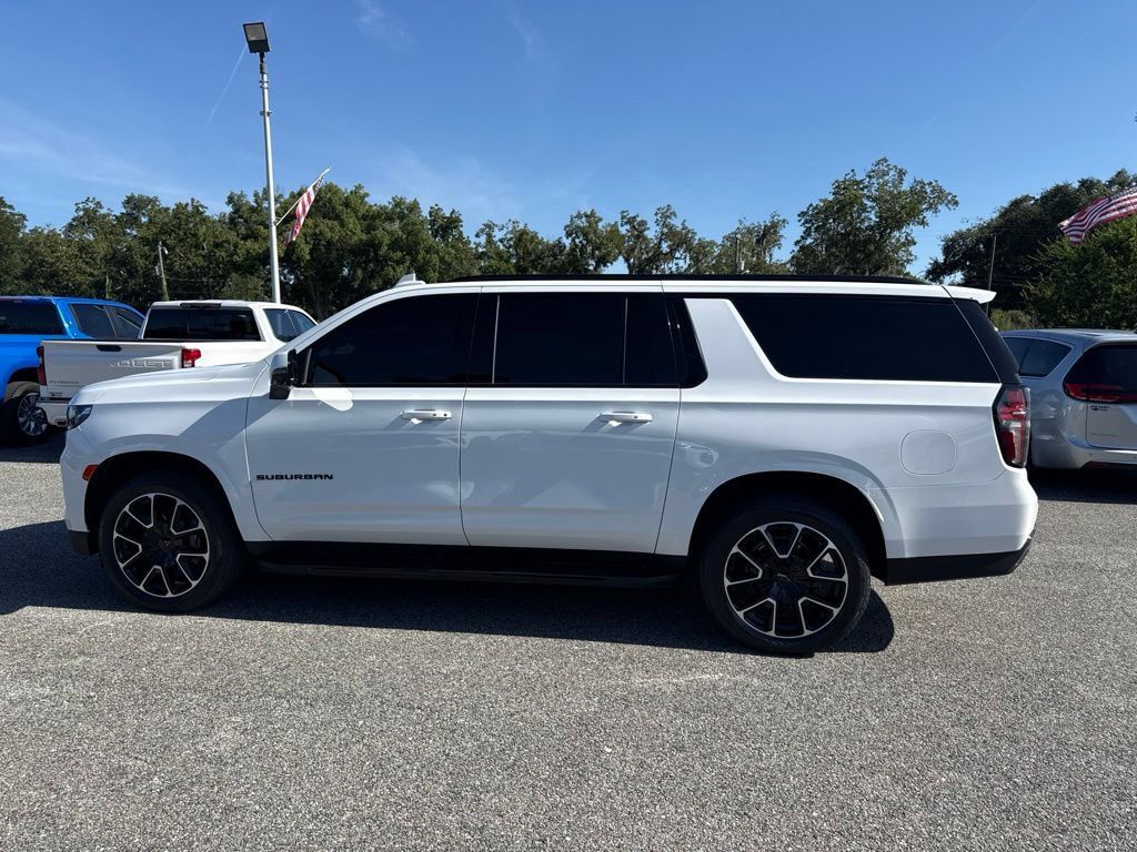 Used 2024 Chevrolet Suburban RST w/ Luxury Package RWD image 7