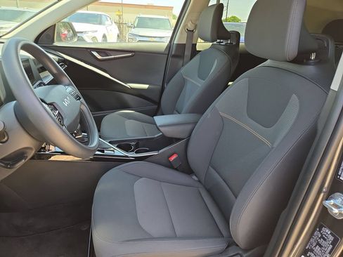Used 2025 Kia Niro LX FWD image 24