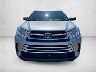 Used 2019 Toyota Highlander LE FWD video 4