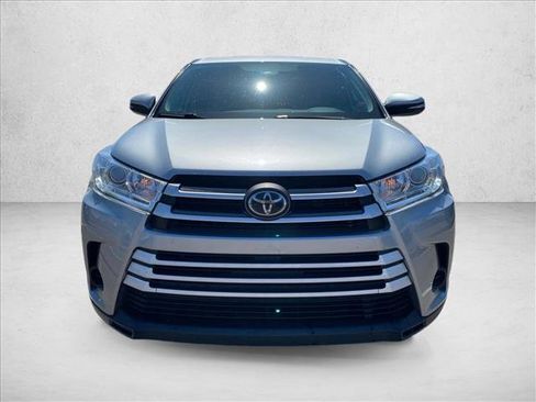 Used 2019 Toyota Highlander LE FWD image 4