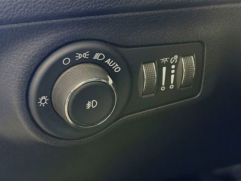 Used 2019 Jeep Compass Latitude AWD/4WD image 12