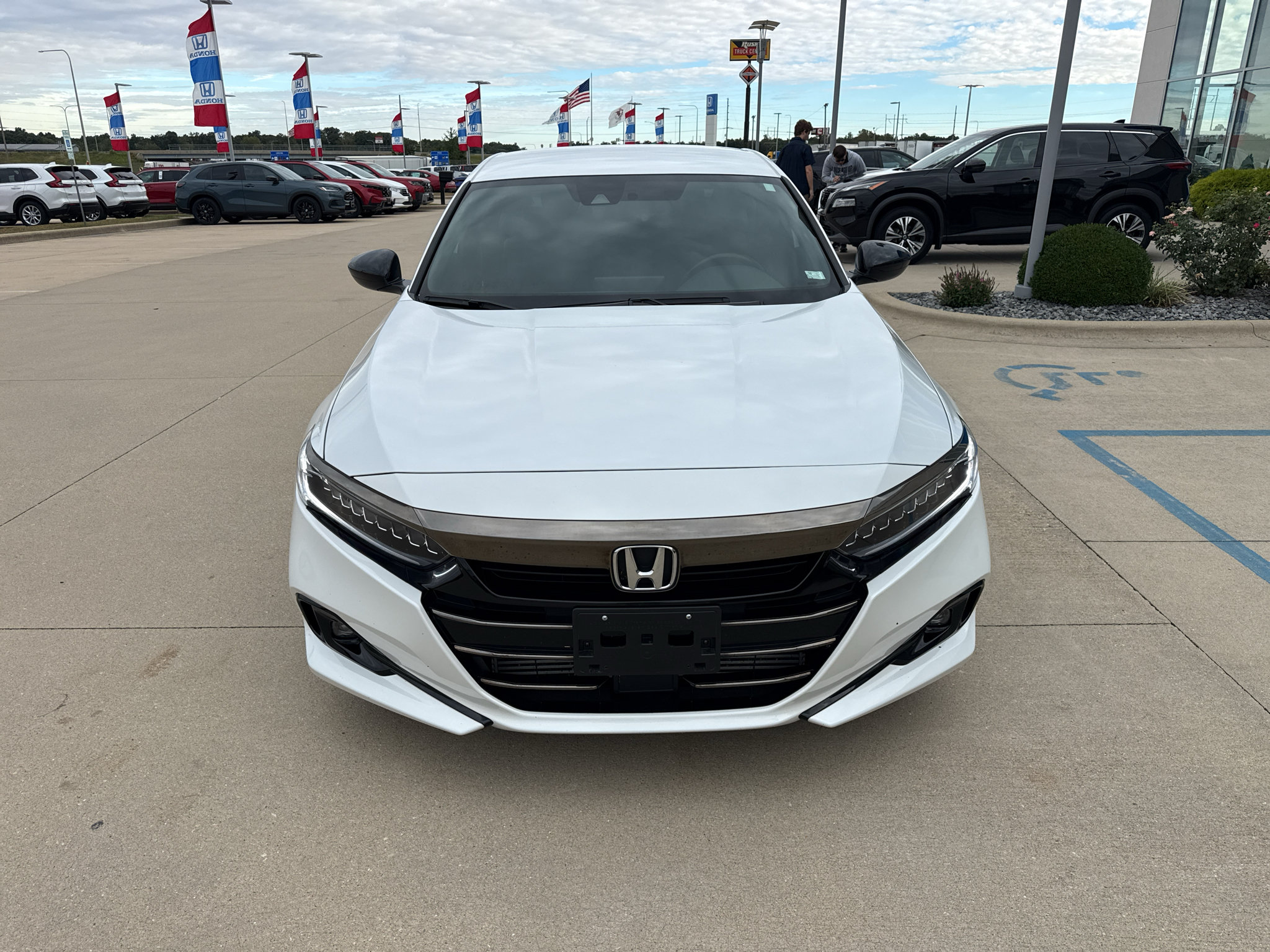 Used 2022 Honda Accord Sport image 2