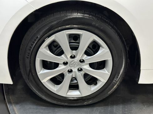Used 2025 Toyota Corolla LE FWD image 18