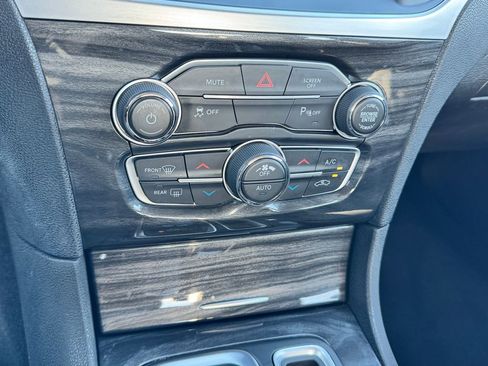 Used 2021 Chrysler 300 Touring L AWD/4WD image 23