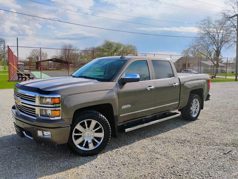 Used 2015 Chevrolet Silverado 1500 High Country w/ High Country Premium Package AWD/4WD image 3
