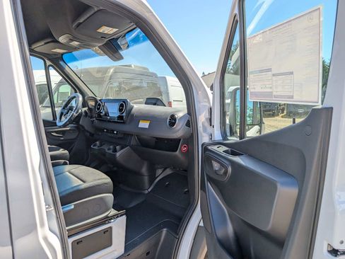New 2025 Mercedes-Benz Sprinter 2500 image 10