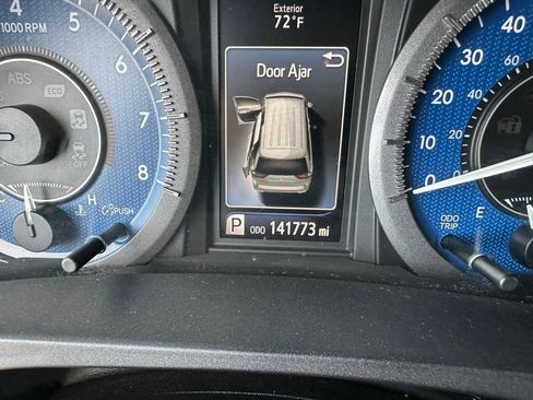 Used 2015 Toyota Sienna XLE w/ XLE Navigation Package image 12