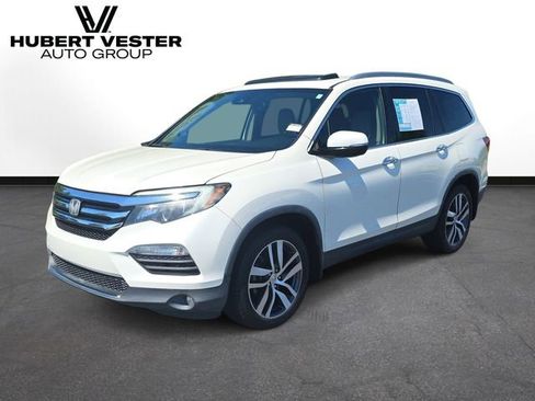 Used 2017 Honda Pilot Touring image 2