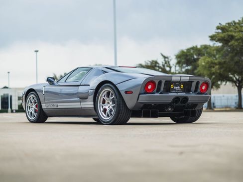 Used 2006 Ford GT RWD image 30
