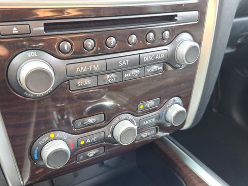 Used 2015 Nissan Pathfinder Platinum FWD image 21