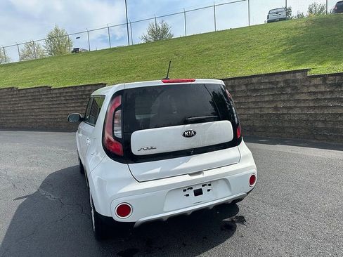 Used 2018 Kia Soul + image 6