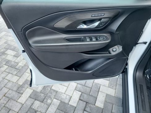 Used 2022 GMC Terrain SLT w/ Tech Package FWD image 23