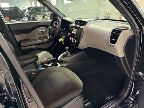 Used 2017 Kia Soul FWD image 34