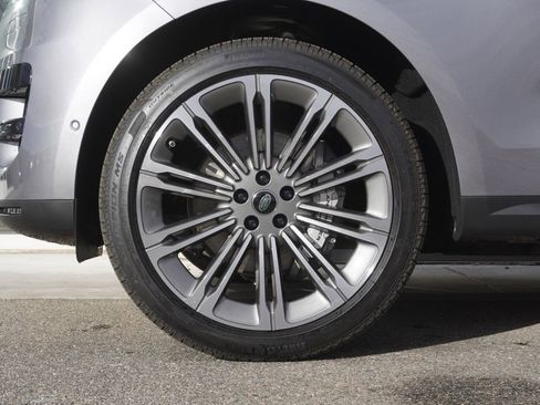 New 2025 Land Rover Range Rover Sport SE image 32