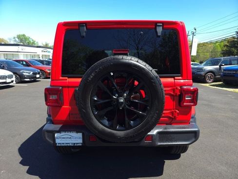 Used 2025 Jeep Wrangler Unlimited Sahara AWD/4WD image 6