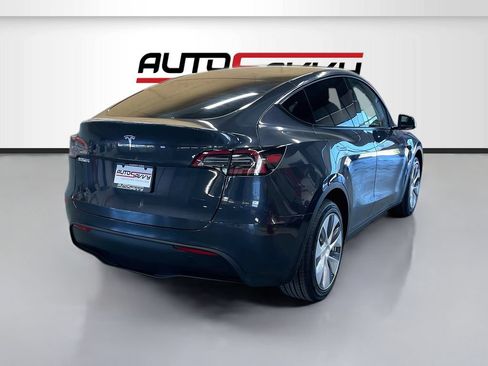Used 2024 Tesla Model Y Long Range AWD/4WD image 7