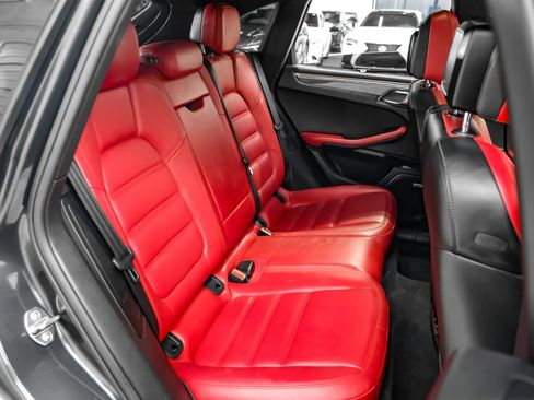 Used 2017 Porsche Macan Turbo AWD/4WD image 32