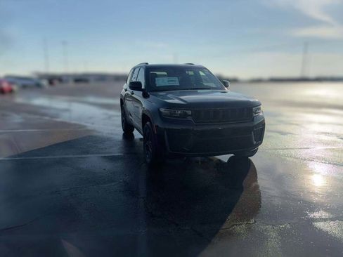 New 2026 Jeep Grand Cherokee Altitude image 17