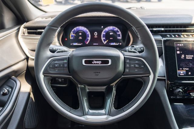 Used 2023 Jeep Grand Cherokee Altitude AWD/4WD image 18