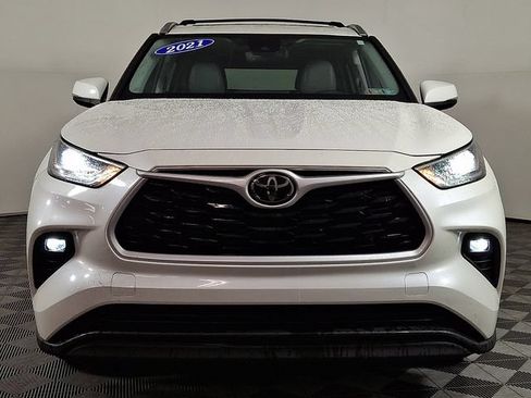 Used 2021 Toyota Highlander XLE AWD/4WD image 5