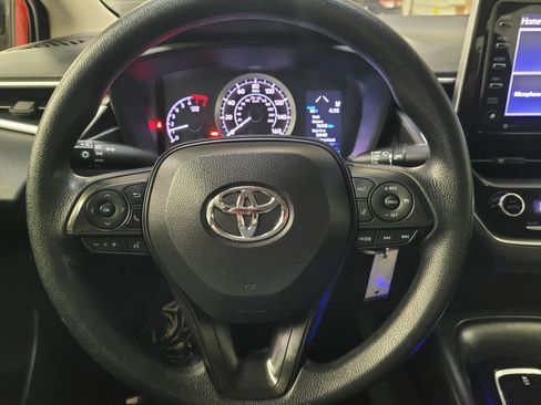Used 2021 Toyota Corolla LE image 17
