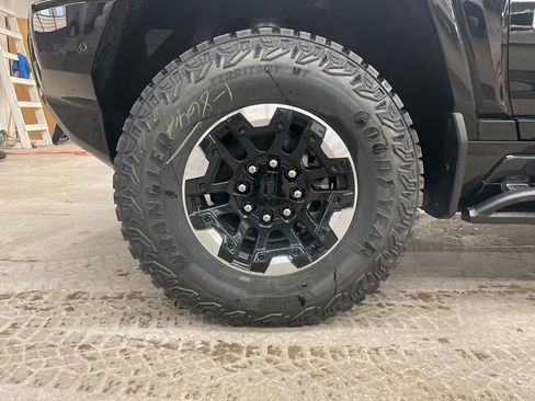 New 2025 GMC Hummer EV 3X w/ Extreme Off-Road Package image 9