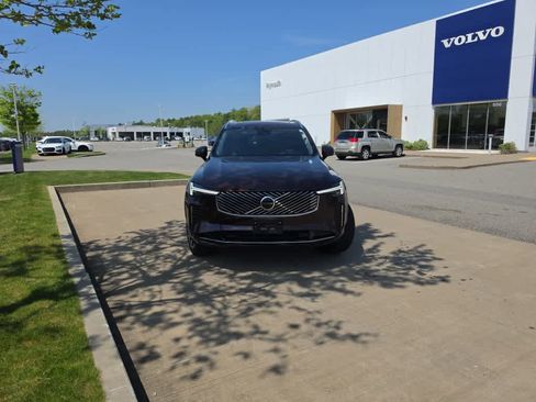 Used 2025 Volvo XC90 B5 Core AWD/4WD image 3