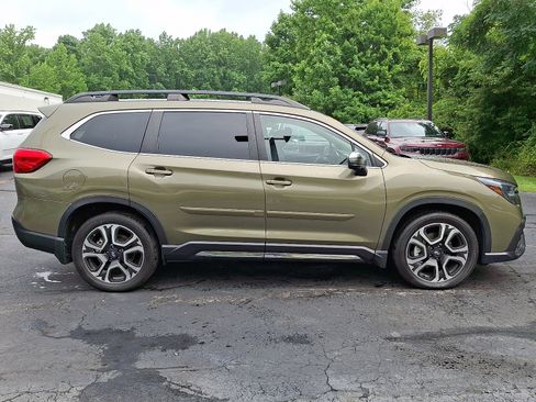 Used 2023 Subaru Ascent Limited w/ Technology Package AWD/4WD image 7
