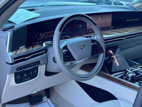 Certified 2025 Cadillac Escalade Sport Platinum AWD/4WD image 10
