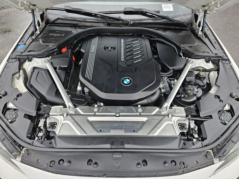 Used 2021 BMW M440i Convertible w/ Premium Package image 8