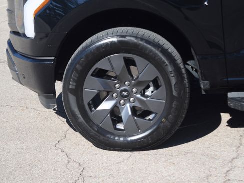 Used 2024 Ford F150 Lightning Lariat image 28