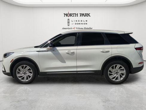 Used 2023 Lincoln Corsair FWD image 2