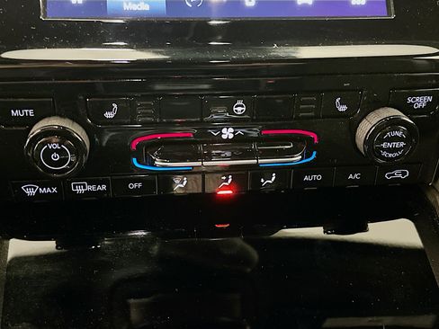 Used 2023 Jeep Grand Cherokee Altitude image 23