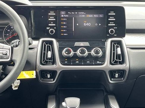Used 2022 Kia Sorento LX FWD image 19