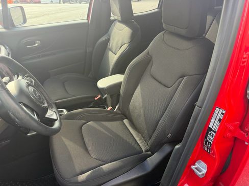 Used 2023 Jeep Renegade Latitude w/ Sun/Sound Group AWD/4WD image 25