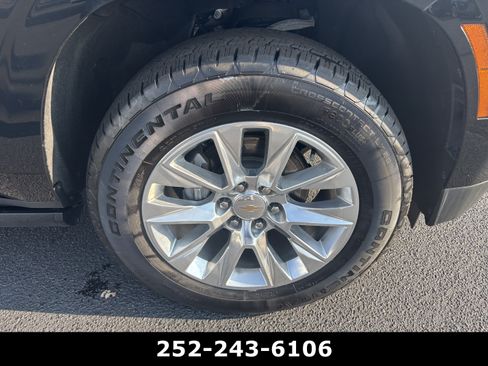 Used 2025 Chevrolet Suburban Premier RWD image 9