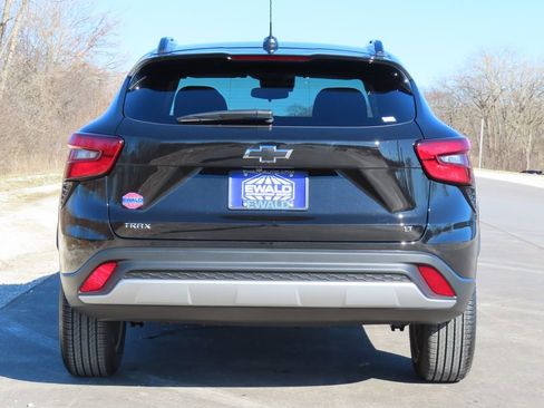 New 2026 Chevrolet Trax LT w/ LT Convenience Package FWD image 16