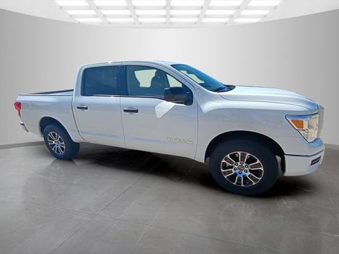 Used 2024 Nissan Titan SV AWD/4WD image 2