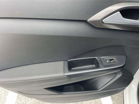 New 2026 Volkswagen Taos SE FWD image 10