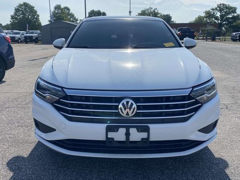 Used 2020 Volkswagen Jetta SE w/ SE Cold Weather Package FWD image 2