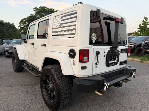 Used 2017 Jeep Wrangler Unlimited Rubicon w/ Connectivity Group AWD/4WD image 7